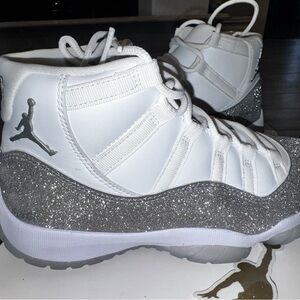 Air Jordan 11 Retro white Metallic Silver Vast Grey Women’s 7.5 or EU 38.5